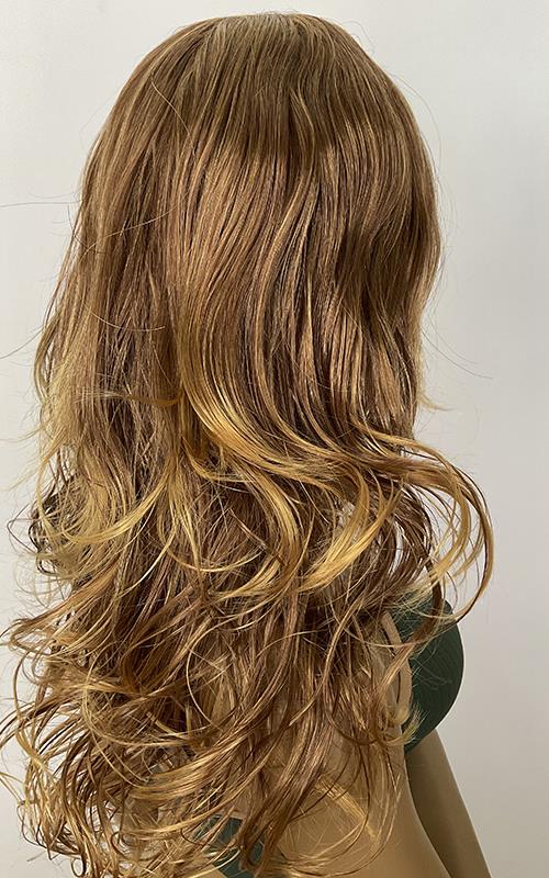 Peluca de corte largo para mujer.