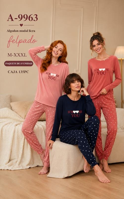 A9963 Pijama de mujer afelpado con estampado de corazones
