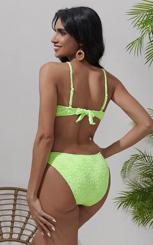 LS2424 Bikini juvenil con drapeado a flores.