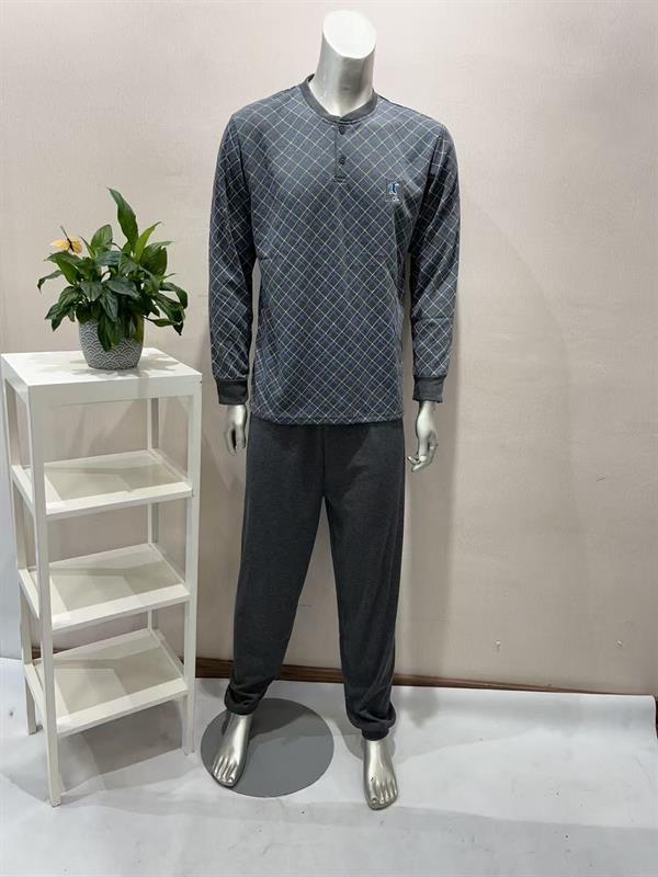 016-93 Pijama afelpado con dibujo para hombre.